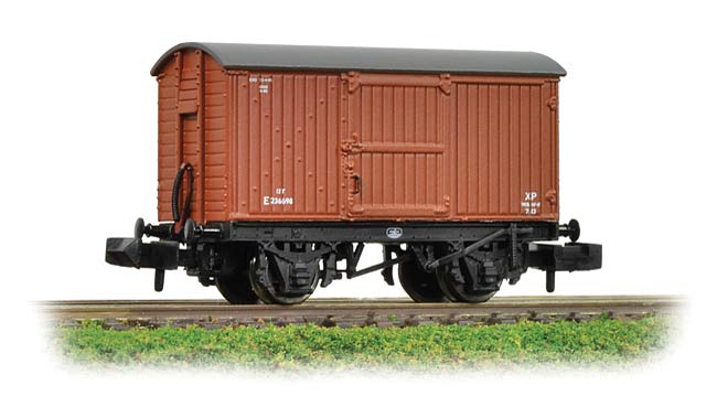 12 Ton Eastern Ventilated Van Planked Ends BR Early Ba